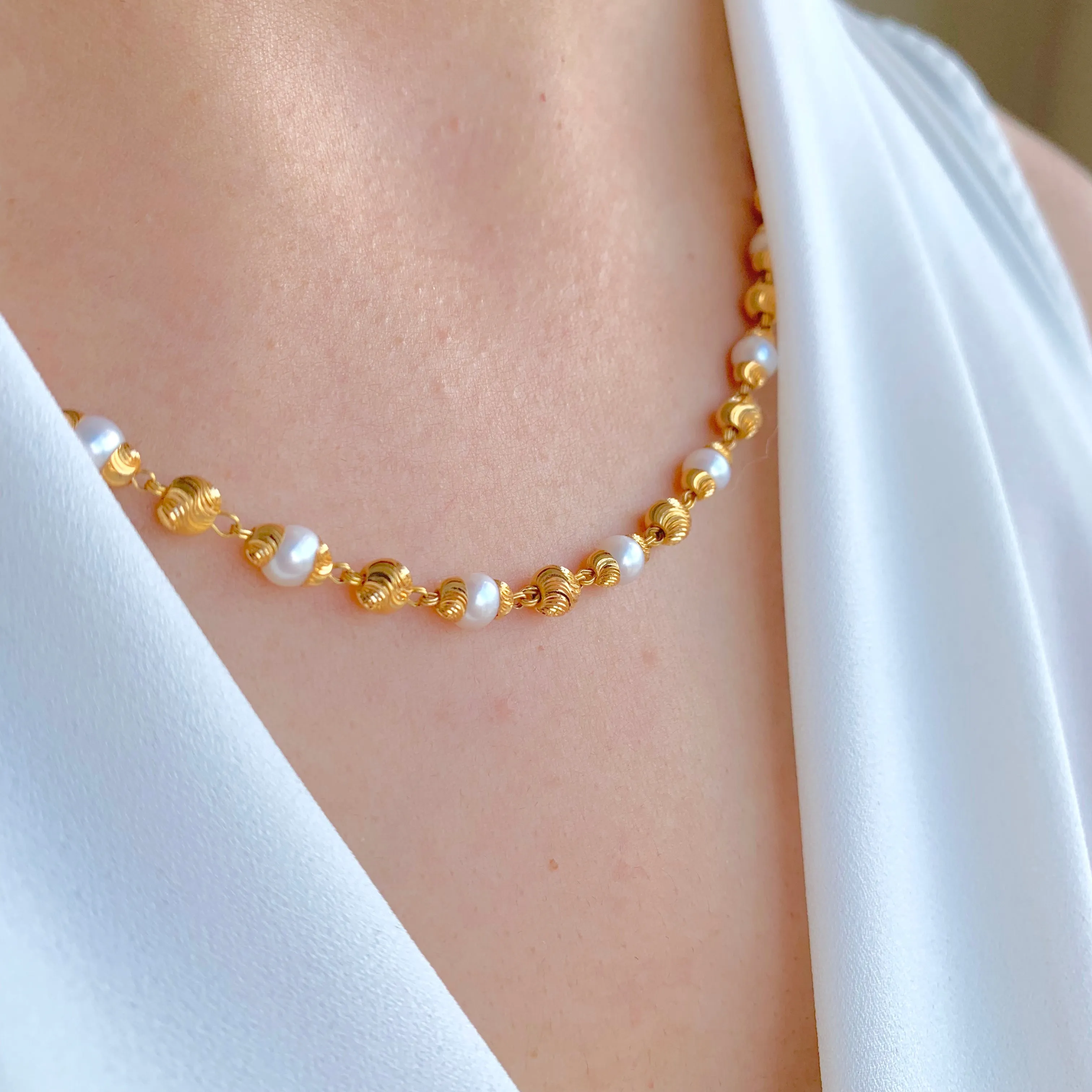 Alternating Gold   Pearl Chain