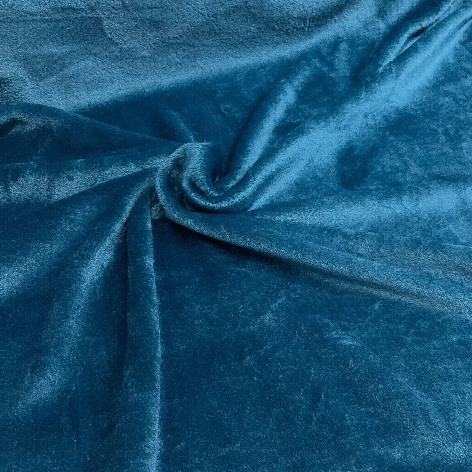 Plain Cuddle fleece ideal for gowns, scarfs, fleece, fabric  148cm M1668