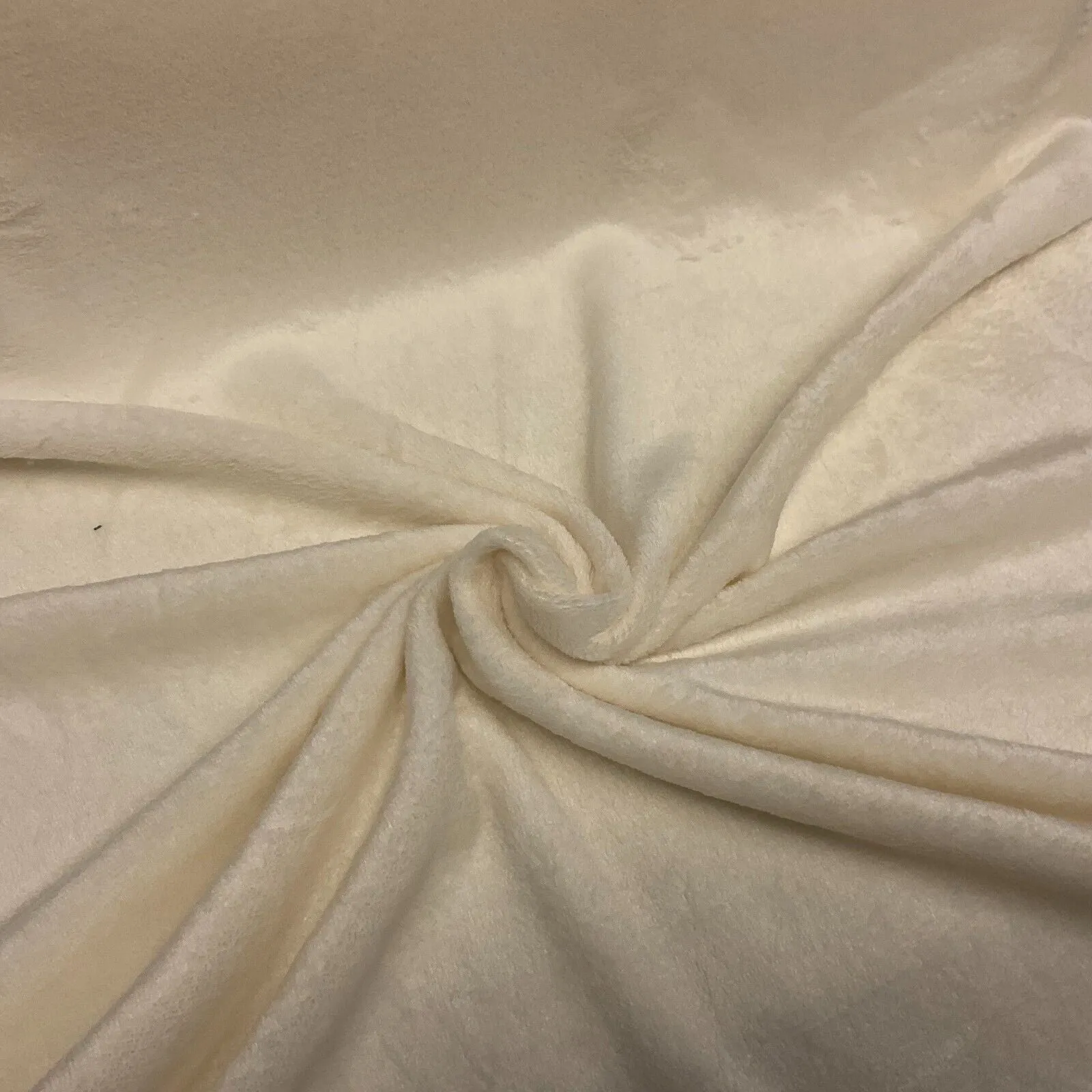 Plain Cuddle fleece ideal for gowns, scarfs, fleece, fabric  148cm M1668